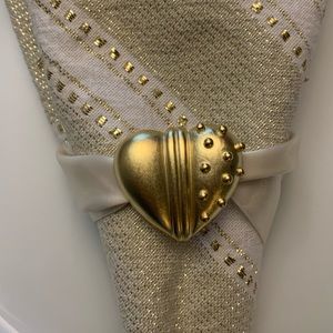 Exclusive,Ltd Edition Set of 4 Heart Napkin Rings